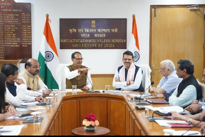 विकास योजनाओं को लेकर दिल्ली में  मुख्यमंत्री फडणवीस — अमित शाह, सीतारमण, नड्डा समेत कई नेताओं से की मुलाकात